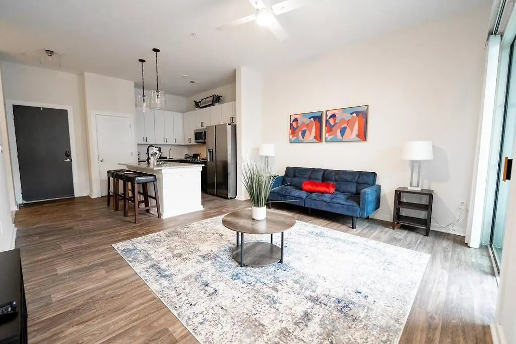 Luxury Apartment Wifi, Gym, Pool, Shops & Food! Unit 329 Charlotte