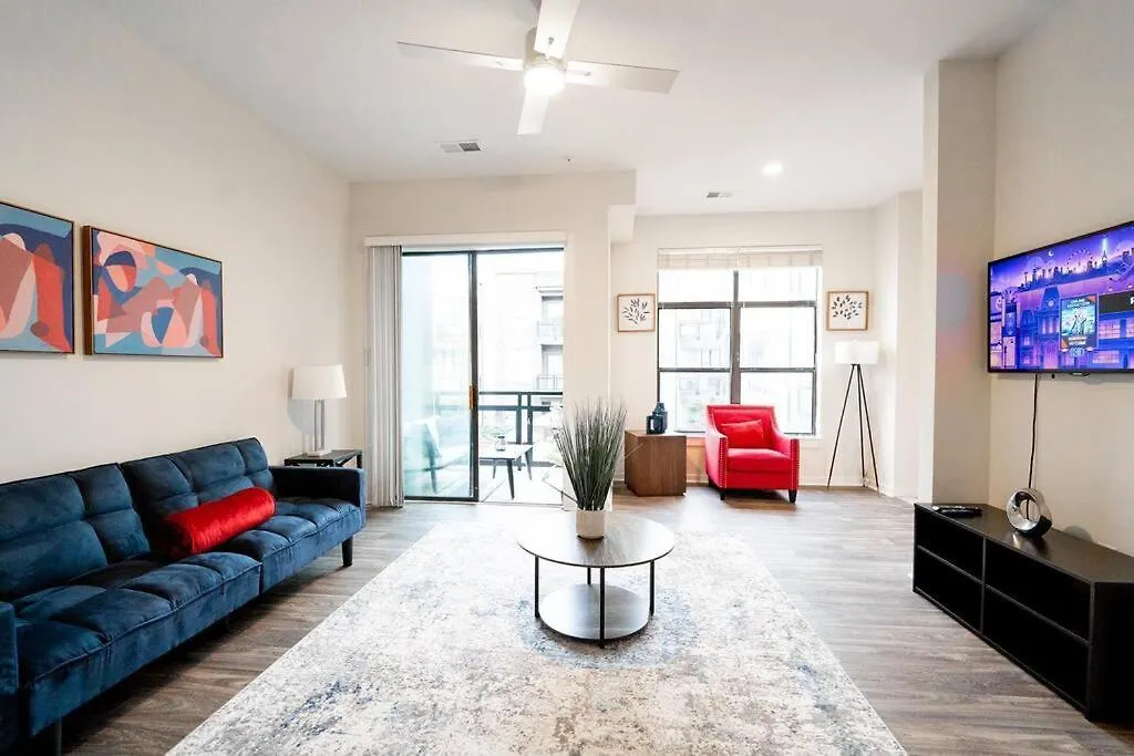 Luxury Apartment Wifi, Gym, Pool, Shops & Food! Unit 329 Charlotte