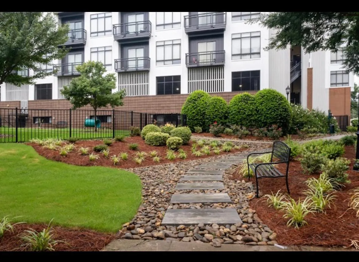 Luxury Apartment Wifi, Gym, Pool, Shops & Food! Unit 329 Charlotte