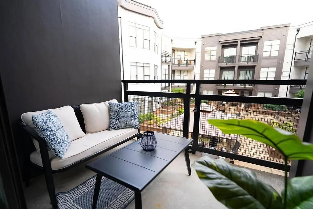 Luxury Apartment Wifi, Gym, Pool, Shops & Food! Unit 329 Charlotte