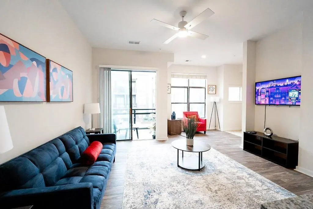Luxury Apartment Wifi, Gym, Pool, Shops & Food! Unit 329 Charlotte