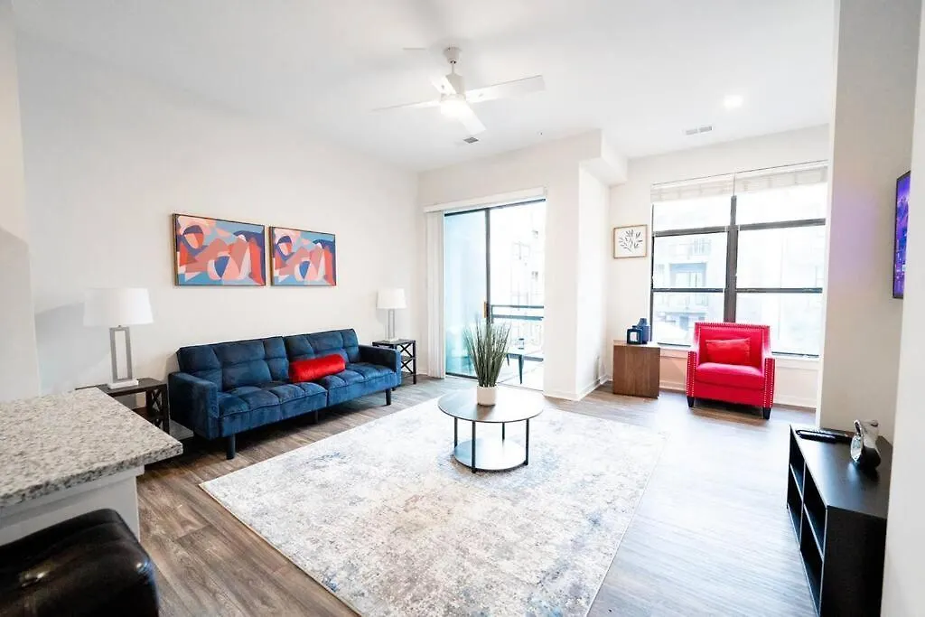 Luxury Apartment Wifi, Gym, Pool, Shops & Food! Unit 329 Charlotte