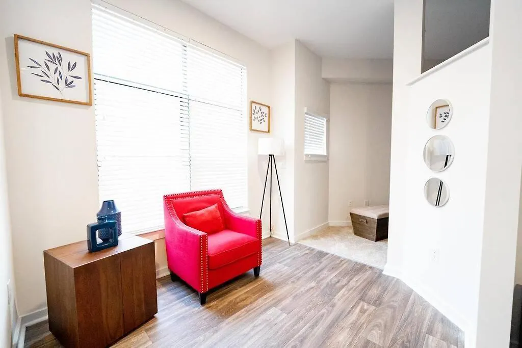 Luxury Apartment Wifi, Gym, Pool, Shops & Food! Unit 329 Charlotte